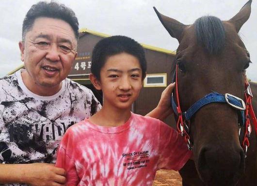 相聲演員于謙幾個兒子？于思洋長大后照片(于云霆)