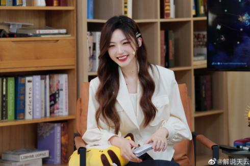 王者榮耀聯賽中的美女解說與主持 哪位更得你心？