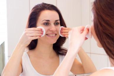 卸妝油怎么用才不傷肌膚膚質(zhì)（卸妝油怎么用才不傷肌膚）