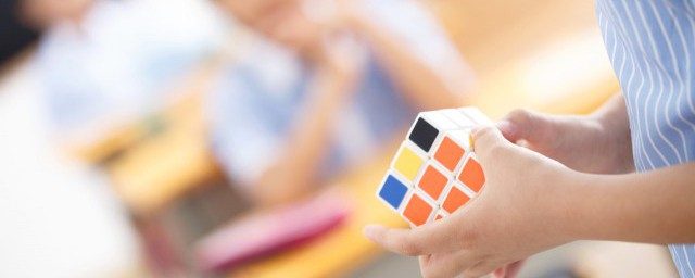 魔方教程一步一步圖解(三階),看完后你學(xué)會(huì)了嗎