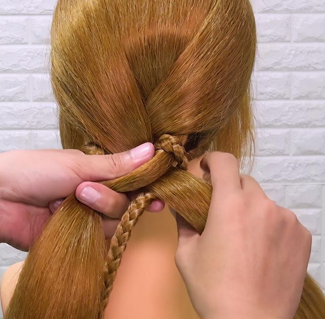 教大家一款大人小孩都適合的辮子,簡單日常的輕時尚編發造型