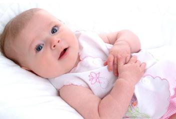 寶寶一換紙尿褲就哭鬧是怎么回事