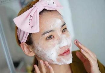 卸了妝要不要洗臉 (卸了妝能不洗臉嗎)