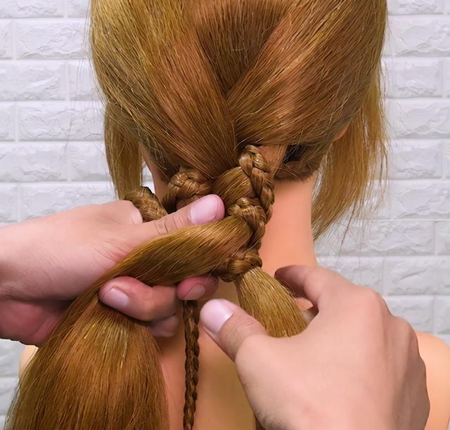 教大家一款大人小孩都適合的辮子,簡單日常的輕時尚編發造型