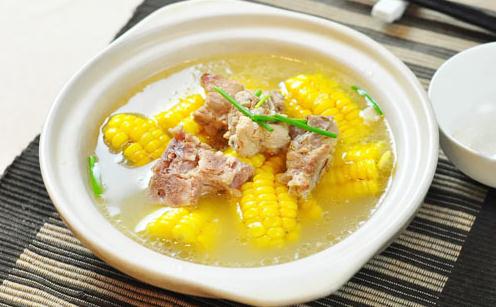 排骨湯怎么做好吃又簡單（排骨怎么做好吃"玉米排骨湯"）