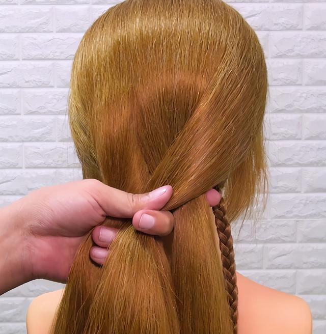 教大家一款大人小孩都適合的辮子,簡單日常的輕時尚編發造型