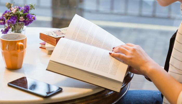 孤鶩與落霞齊飛秋水共長天一色意思 表達了怎樣的情感