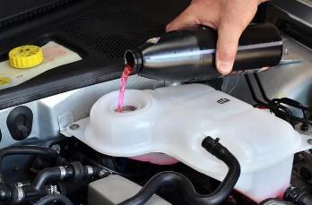 汽車?yán)鋮s液快速減少是什么原因(冷卻液少得快怎么回事)