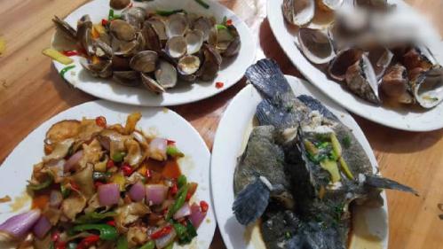 游客爆料北海4個(gè)菜1500元!飯店聯(lián)合司機(jī)宰客?多方回應(yīng)
