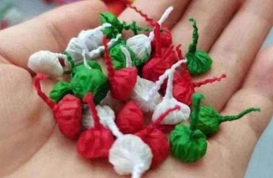 摔炮做得像糖果小孩誤咬被炸傷 童年的黑記憶！