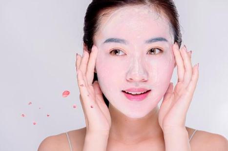 皮膚干燥用什么面膜好 皮膚用品哪個(gè)好