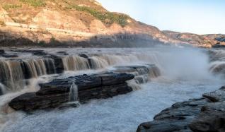 壺口瀑布位于哪兩個省 黃河壺口瀑布位于哪兩個省