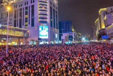 人聲鼎沸的意思  人聲鼎沸的意思是什么(最佳答案)