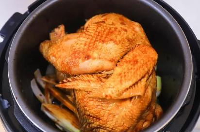 懶人燉整雞的簡單方法 懶人燉整雞的簡單方法圖片