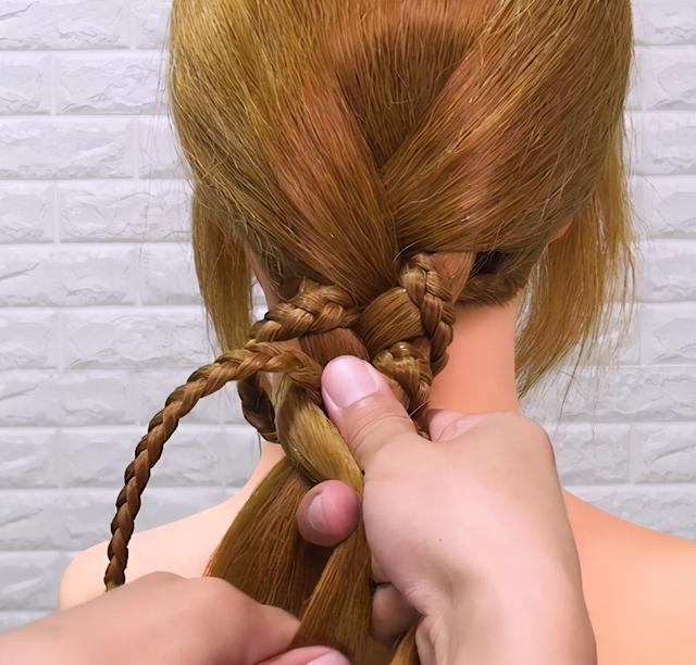 教大家一款大人小孩都適合的辮子,簡單日常的輕時尚編發造型