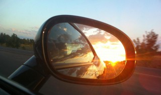 車輛后視鏡怎么設置 怎么調后視鏡