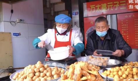 武漢66歲太婆一天炸3000個圓子：吃到了這樣的圓子才有年味