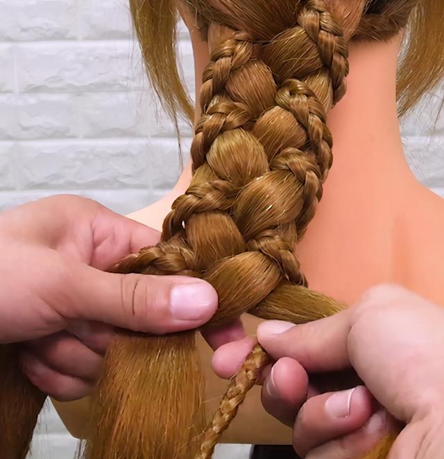 教大家一款大人小孩都適合的辮子,簡單日常的輕時尚編發造型