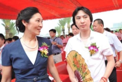 林寧個人資料簡介（王健林的妻子家世如何）