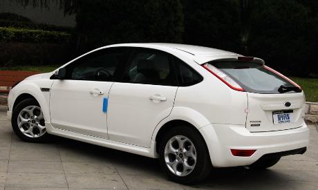 經典福克斯油箱蓋開關在哪？經典福克斯油箱蓋開關位置