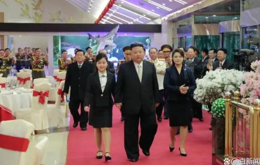 金正恩攜女視察朝鮮人民軍宿舍 慶祝建軍75周年