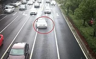 單實線可以超車嗎？雙實線不能超車嗎？