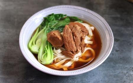 懷孕初期可以吃牛肉面嗎  孕初期能不能吃牛肉面