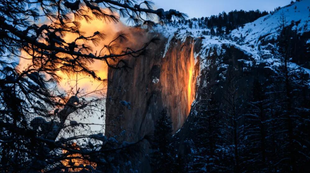 火瀑布：世界上最神奇的瀑布，全球最獨(dú)特的火瀑布