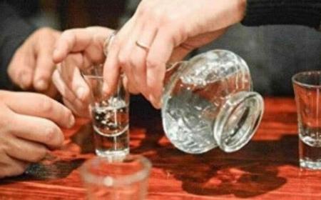 第一次喝白酒應該喝多少