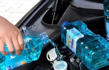 如何添加玻璃水  汽車玻璃水怎么加