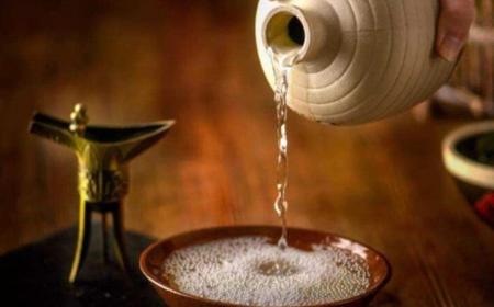 白酒加紅牛喝了會怎樣  白酒加紅牛喝了易醉嗎