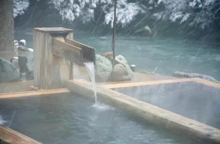 日本百年溫泉旅館被曝半年不換水  溫泉水中的軍團菌超標3700倍