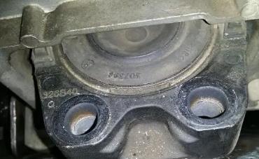 發(fā)動機(jī)腳墊怎么檢查好壞?如何檢查發(fā)動機(jī)腳墊是否損壞?