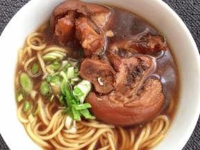 豬腳面的做法及配料 豬腳面是哪里的美食怎么做