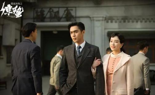 電視劇《諜戰深海之<a href=/shenghuo/000f16f138862f519f24ed5487712fcb.html target=_blank class=infotextkey>驚蟄</a>》中肖正國最后和誰在一起