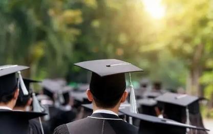 本科生應聘工廠遭爽約“被嫌學歷高”，如何應對職場歧視