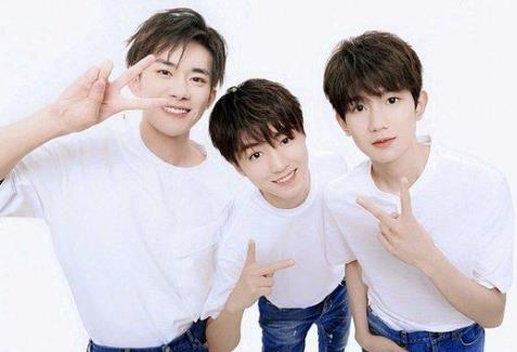 TFBOYS演唱會門票開售秒空 “邀請函”炒到4萬元黃牛忙于炒高票價