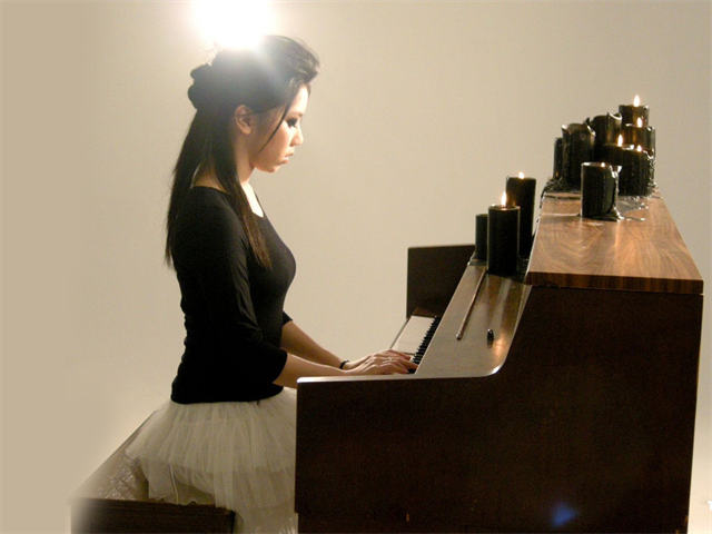 梁漢文個人資料 圖中的明星是誰?你知道嗎?