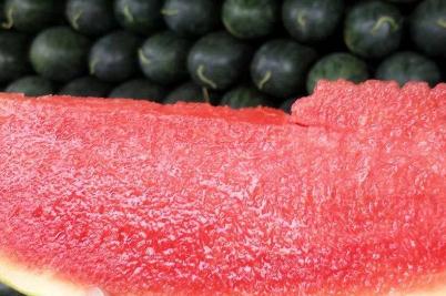 黑美人西瓜很紅有問題嗎,黑美人西瓜為什么不能吃