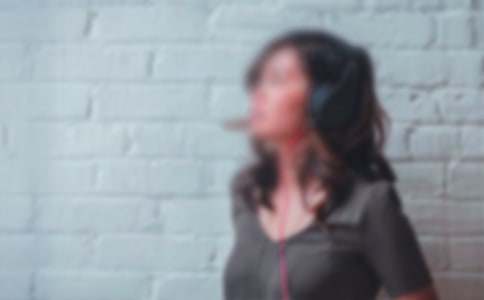 全世界誰(shuí)會(huì)在乎我心碎歌詞,是什么意思