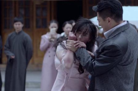 《<a href=/shenghuo/000f16f138862f519f24ed5487712fcb.html target=_blank class=infotextkey>驚蟄</a>》中麻田對余小晚做了什么