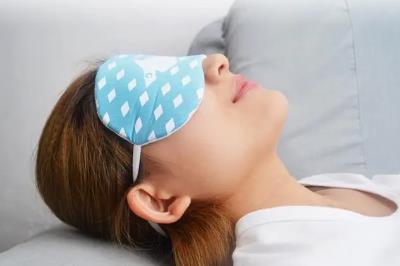 夏天眼罩用冷的還是熱的好 夏天帶冰涼眼罩睡覺怎么樣