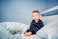 兩歲寶寶總打嗝是怎么回事 喂食需要注意什么