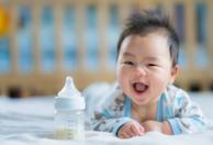 新生兒拉沫子怎么回事 寶寶拉泡沫便便的解決方法