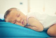 寶寶一吃奶就哭怎么辦，需要注意什么？