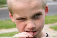 小孩性格暴躁怎么辦  如何教育性格暴躁的小孩