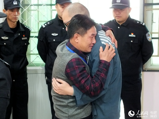 男子與父母失散25年后在監獄認親，6歲男孩被拐25年多方奔走為其尋親入獄