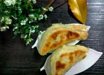 槐花水煎包做法圖解 電飯煲做水煎包的方法