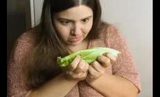 女子節(jié)食暴瘦44斤想“餓死”腫瘤