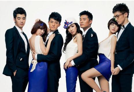 靠近歌詞 - 羅震環(huán)演唱的歌曲